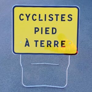 Cycliste pied à terre