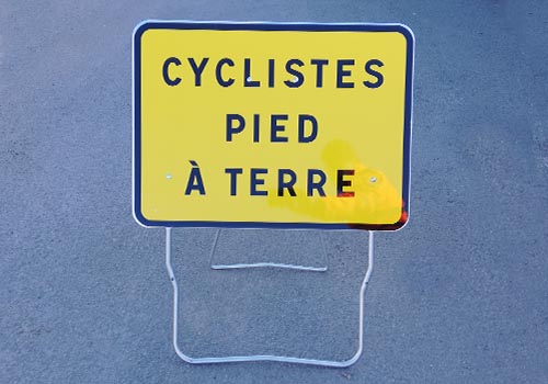Cycliste pied à terre