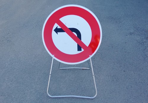 Interdit de tourner à gauche BK2a